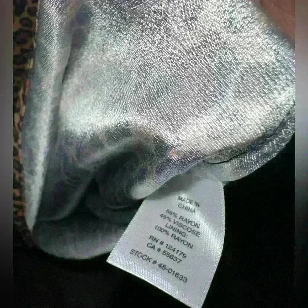 JOHNSTON & MURPHY Leopard Printed Knit Trim Blouse - Size Medium - NEW $99.50 - Picture 5 of 5